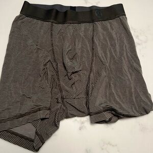 Lululemon men’s dark green stripes always in motion 5” boxer